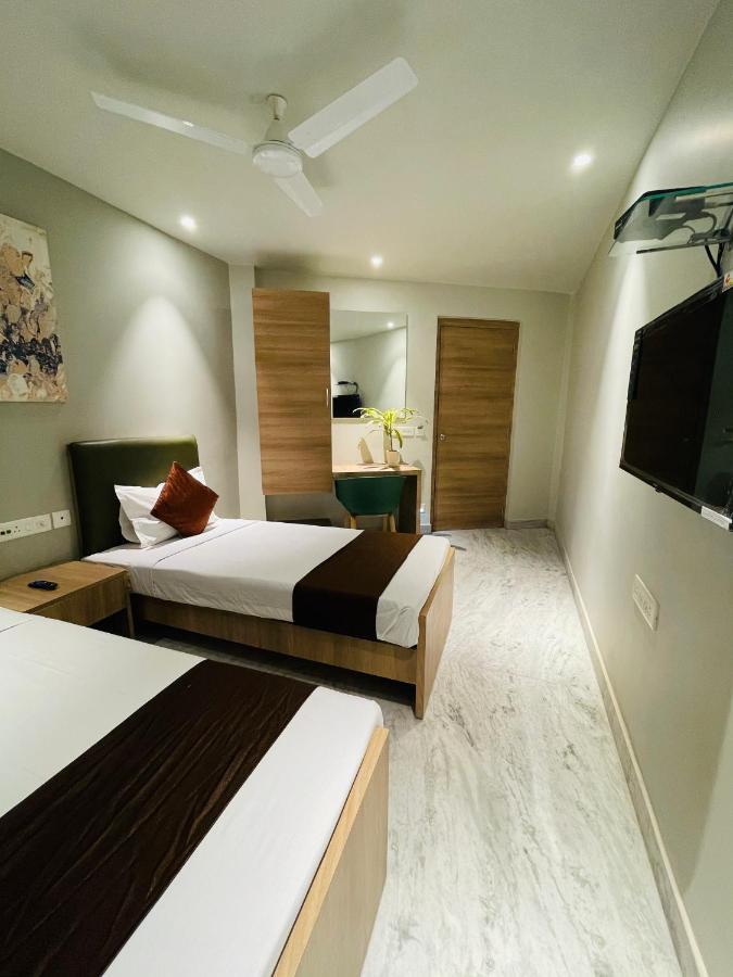 Hotel The Crest Kolkata Bagian luar foto