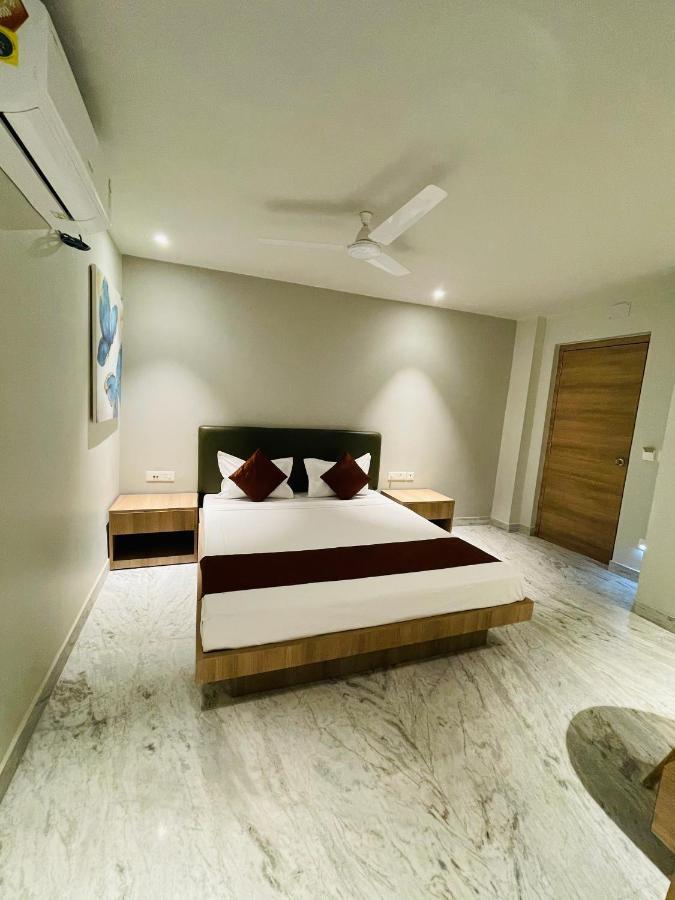 Hotel The Crest Kolkata Bagian luar foto