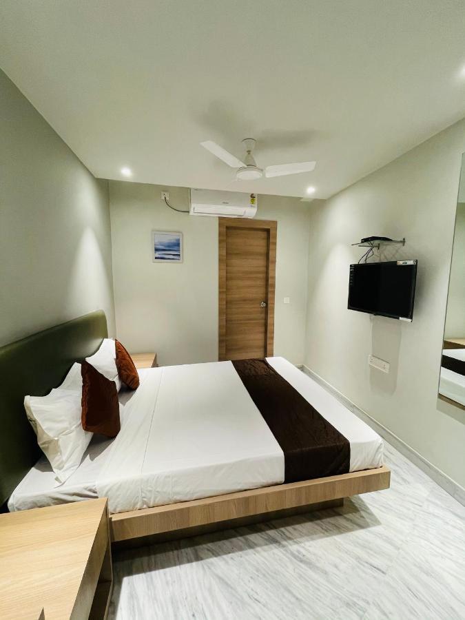 Hotel The Crest Kolkata Bagian luar foto