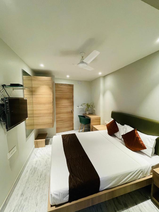 Hotel The Crest Kolkata Bagian luar foto
