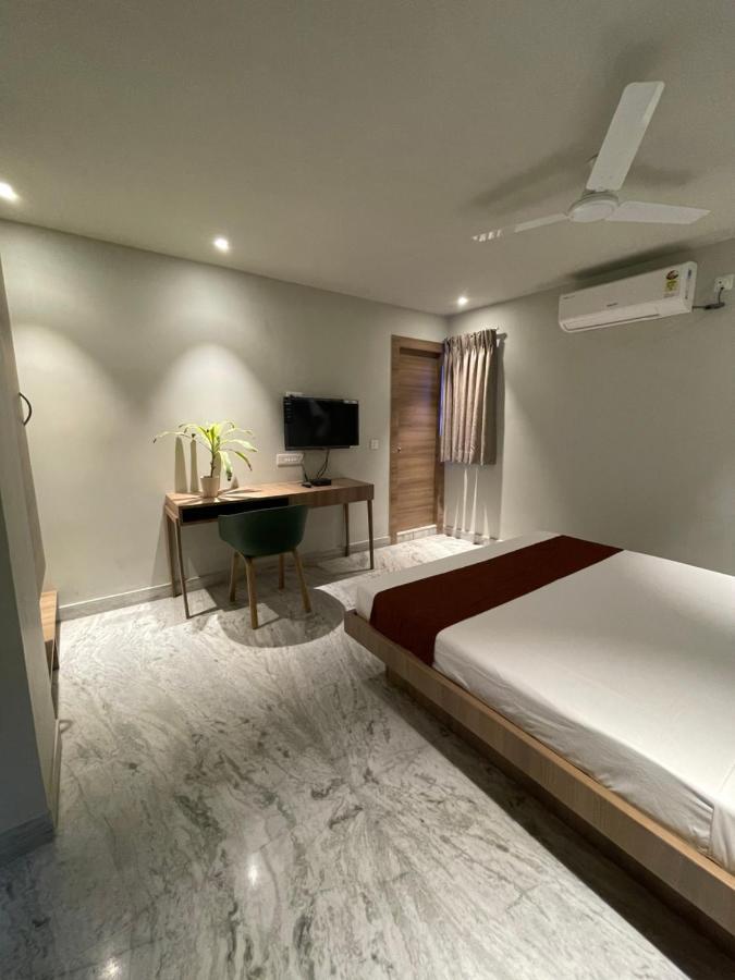 Hotel The Crest Kolkata Bagian luar foto