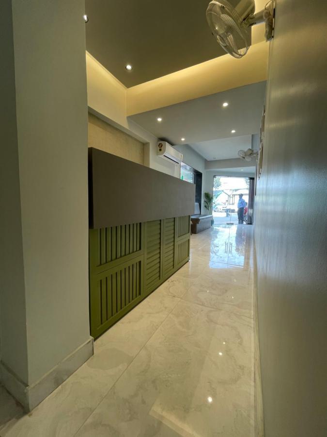 Hotel The Crest Kolkata Bagian luar foto
