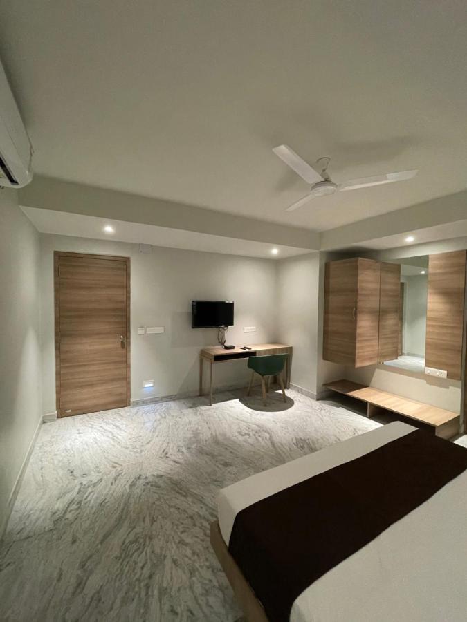 Hotel The Crest Kolkata Bagian luar foto